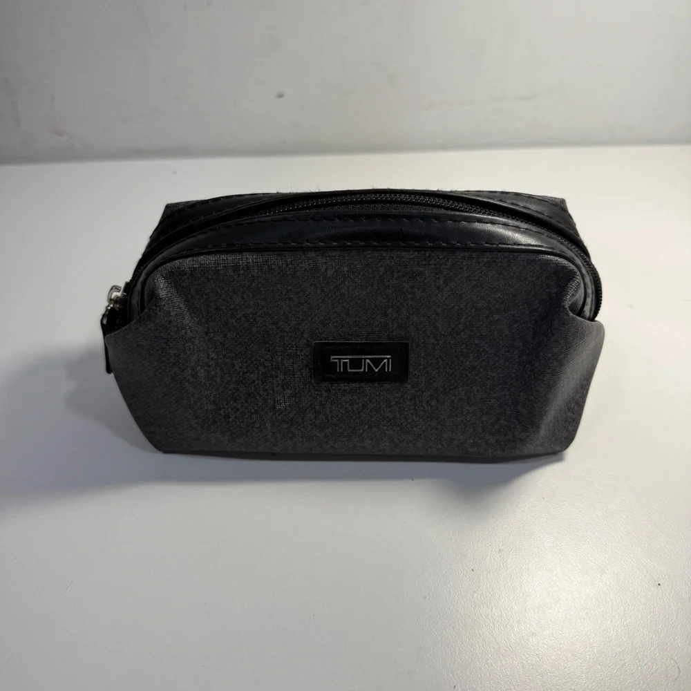 Tumi for Delta Bag Travel Trip Vacation Cosmetics Makeup Designer Luxury EUC
